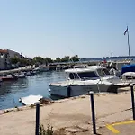 Rustic House Diklo 20m From The Sea Apartman *