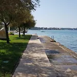 Apartman Rustic House Diklo 20m From The Sea