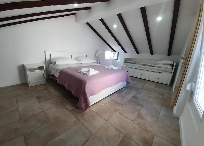 Rustic House Diklo 20m From The Sea