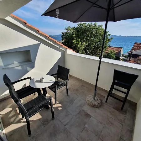 Rustic House Diklo 20m From The Sea Apartman