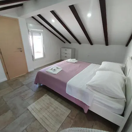 Rustic House Diklo 20m From The Sea Apartman