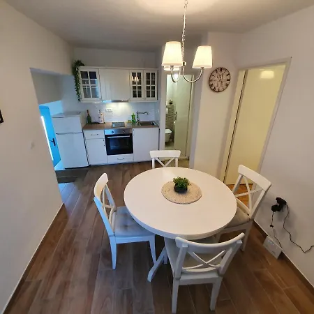 아파트 Rustic House Diklo 20m From The Sea 자다르