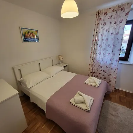 Апартаменти Rustic House Diklo 20m From The Sea Задар