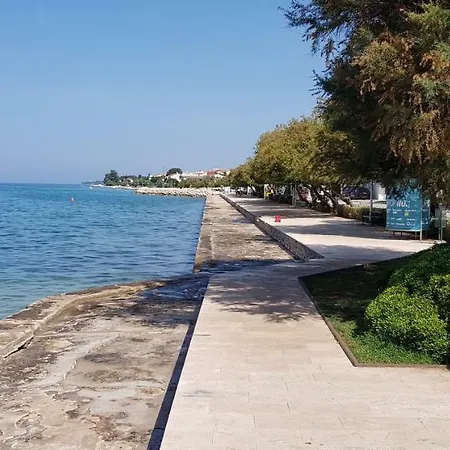 Апартаменти Rustic House Diklo 20m From The Sea Задар